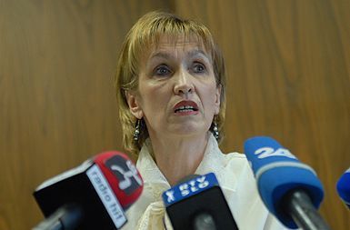 Hči Barbare Brezigar, Špela, pa naj bi dobila položaj nacionalnega strokovnjaka v Evrojustu. Na razpis za to mesto se je prijavil tudi Boštjan Lamešič, ki ta položaj zaseda zdaj, a je po naših podatkih dobil »prijateljski nasvet« z vrha tožilstva, naj prijavo umakne. To je tudi storil. 