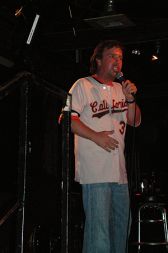 Doug Stanhope: „Minilo je 30 dni od napada na dvojčka in Pentagon in George Bush nam pravi, da moramo živeti dalje ter početi stvari, ki smo jih počeli prej. Zato sem se vrnil nazaj k razmišljanju, da je Bush ena mehka sisa in nevarnost za vse nas.“