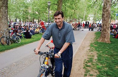 Borut Pahor na shodu za legalizacijo marihuane, Ljubljana 2003
