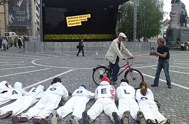 Včerajšnji protest študentov na Prešernovem trgu v Ljubljani