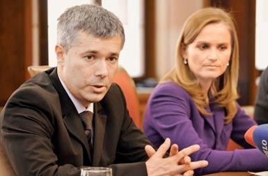 Janko Goršek in Katarina Kresal sta proti nižanju plač