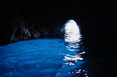 Modra jama na Capriju