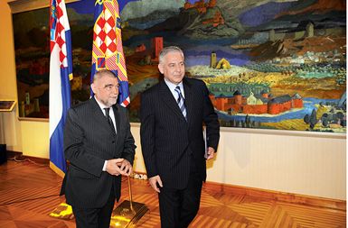 Kaj bosta predsenik in premier tokrat povedala v zagovor?