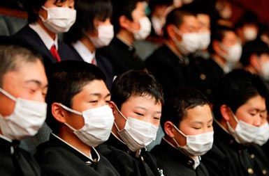 /media/www/slike.old/novice/japanesejuniorhighschoolstudentswearmasksduringatourattheupperhouseoftheparliamentintokyo.jpg