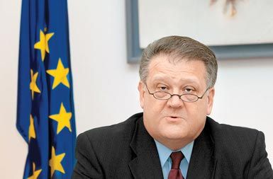 Marcel Koprol, ki je do leta 2006 kot državni sekretar vodil vladno službo za evropske zadeve (SVEZ), naj bi spolno nadlegoval vsaj štiri sodelavke.