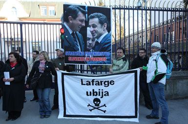 Včerajšnji protest Eko kroga pred francoskim veleposlaništvom v Ljubljani