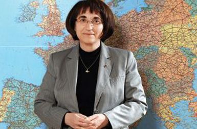 Ljubica brani svet.