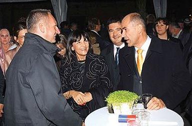 Boris Popovič, prvi nadzornik Luke Koper z Janezom Janšo. V ozadju Robert Časar.