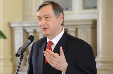 Türk se je zoperstavil vladi