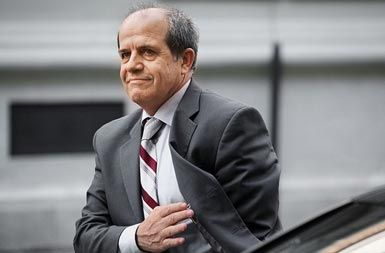 Po novem bo ministru Svetliku v poslovnem razredu družbo delala tudi njegova sekretarka