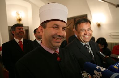 Ljubljanski župan Zoran Jankovič in mufti Islamske skupnosti v Sloveniji Nedžad Grabus sta že 30. maja 2007 podpisala pismo o nameri med MOL in Islamsko skupnostjo v Sloveniji glede prodaje zemljišč, potrebnih za gradnjo islamskega kulturnega centra.