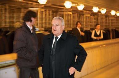 Minister za zdravje Borut Miklavčič bo vsak dan sproti obveščal javnost o nevarnosti prašičje gripe v Sloveniji