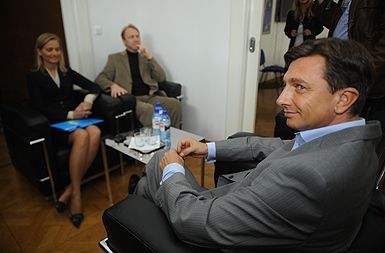 Neuraden sestanek med Pahorjem, Kresalovo in Golobičem