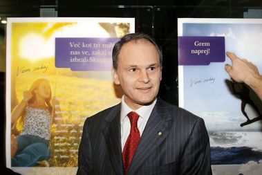 Milijonar gre naprej