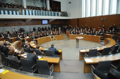 /media/www/slike.old/novice/novparlament.jpg