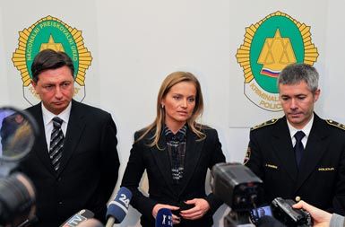 Premier pahor, ministrica Kresal in direktor policije Goršek