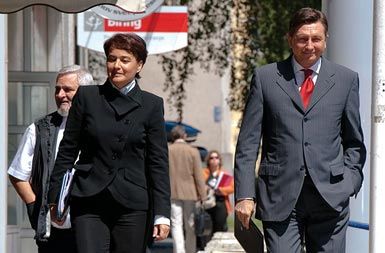 Ministrica za javno upravo Irma Pavlinič Krebs in Borut Pahor