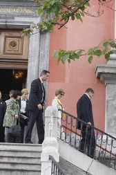 Laura Bush si ogleduje Frančiškansko cerkev