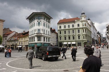 Vožnja mimo peščev