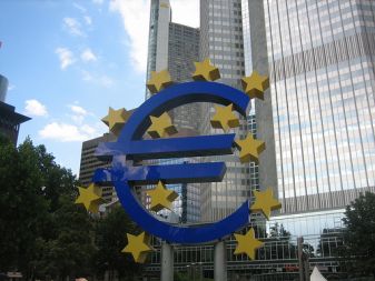 Evropska unija bi morala imeti skupen nastop in preprečiti davčne oaze na svojih tleh