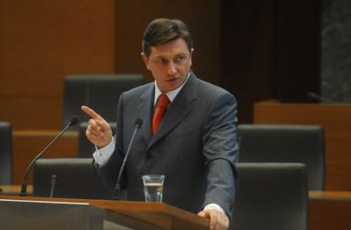 /media/www/slike.old/novice/pahor_govor_01.jpg