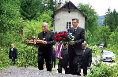 Nadškof in premier ob obisku Hude jame