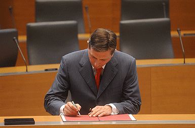 Borut Pahor je že zaprisegel pred poslanci 