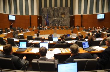 /media/www/slike.old/novice/parlament_copy1.jpg