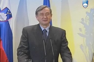 Predsednik opozarja