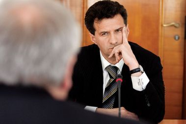 Wolf naj bi tožil Milana M.Cvikla, ki je vodil preiskovalno komisijo v DZ