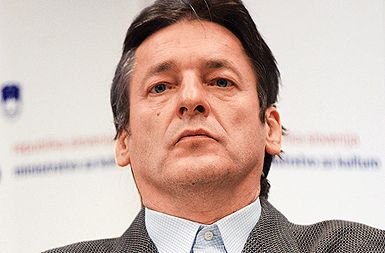 Cerkev in ministrstvo za kulturo sta se odpovedala izpodbijanju pogodbe pred sodišči, da bi prihodnjim vladam preprečila preklic dogovora.