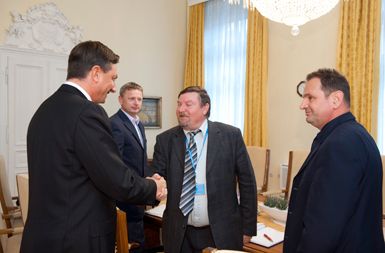 Predsednik slovenske vlade Borut Pahor je predstavnikom stavkovnega odbora Teša zagotovil podporo projektu Teš 6