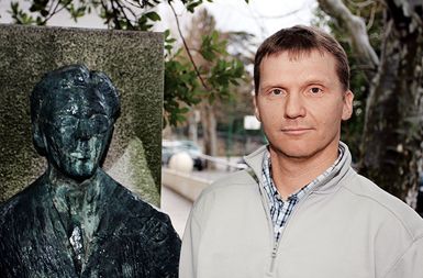 “Ko so nam nedavno zažgali napis pred vhodom, smo ga nekaj časa pustili, da čim več ljudi vidi, kaj se dogaja. To bomo storili tudi tokrat.”