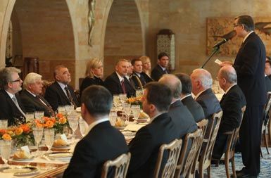 Slovesno kosilo: Gostitelj Danilo Türk, kmalu nekdanji hrvaški predsednik Stipe mesić in nekdanji slovenski predsednik Milan Kučan