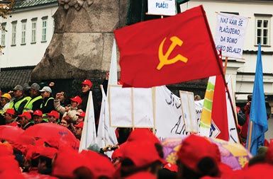 Protest delavcev in delavk za dvig minimalne plače 28. novembra 2009 v Ljubljani