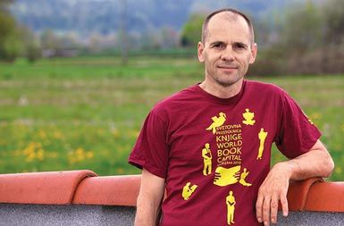 “Cilji so tudi v tem, da bi se v dveh letih povprečna naklada slovenske knjige povečala za 30 odstotkov, povprečna cena knjige pa znižala za 30 odstotkov.”