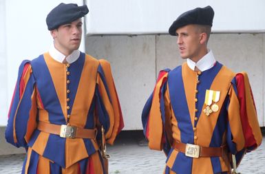 Švicarska gardista v Vatikanu.