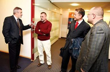 Predstavniki zasebnih fakultet, ki so se želeli povezati v Novo univerzo: Tone Jerovšek, Peter Jambrek, Miha Pogačnik in Matevž Tomšič