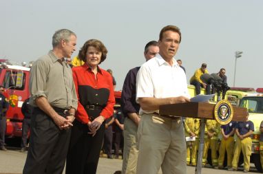 Senator Schwarzenegger s predsednikom Georgom Bushom