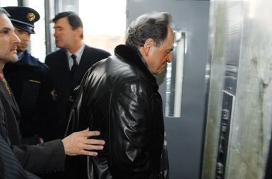 Ivan Zidar v rokah policistov 