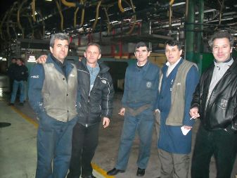 Zaposleni nad 35 let bodo dobili po 3500 evrov odpravnine in do izpolnitve delovne dobe še 300 evrov mesečnih dohodkov, kar se ne razlikuje od trenutne plače