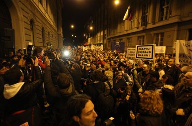 /media/www/slike.old/novice/zasavskiprotest_bk.jpg