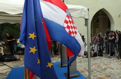 /media/www/slike.old/novice/zastaveeuhrvaka_bk_copy1.jpg