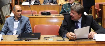 Janša: Igor, koliko si pa ti pokasiral v Istrabenzu?Bavčar: Janez, vsekakor manj kot ti pri Patrii!