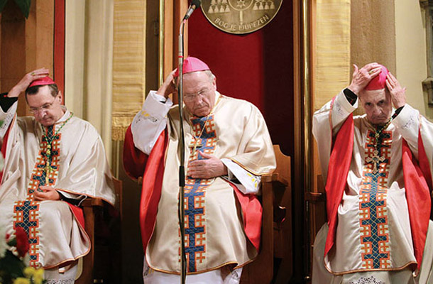 Ker je pri duhovnikih težko določiti višino dohodka, ki ga prejmejo za opravljene religiozne dejavnosti in obrede, je pri dohodnini njihov dohodek določen s pavšalom.