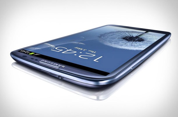Samsung je najnovejši pametni telefon na prodajne police v Evropi postavil 29. maja, zaradi česar je pridobil nekaj prednosti pred tekmecem.