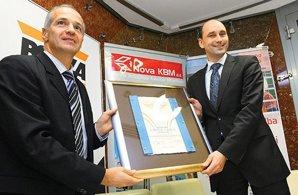Nekdanji predsednik uprave NKBM Matjaž Kovačič (desno) naj bi ravnal koruptivno.