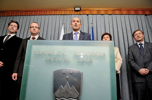 Delo vlade kot uspešno ocenjuje 18 odstotkov vprašanih, kot neuspešno pa 77,9 odstotka, kaže avgustovska javnomnenjska raziskava Vox populi.