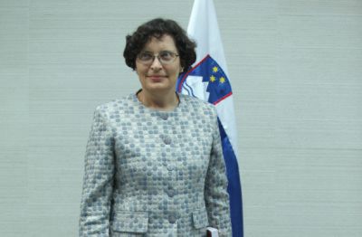 Po mnenju varuhinje 143. člen zakona krši tudi ustavno načelo vezanosti DZ na referendumsko odločitev.