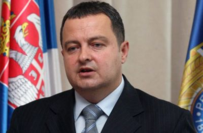 Vendarle se ne bomo žrtvovali zaradi zvezdice in opombe, je sporočil Ivica Dačić in poudaril, da mora biti vsebinska bitka tista za pravice Srbov na Kosovu, ne pa za zvezdico in opombo.